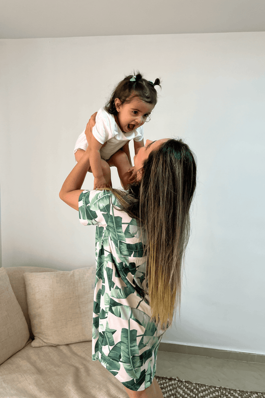 Pijama tipo camisero de manga corta con estampado botánico en tonos verdes