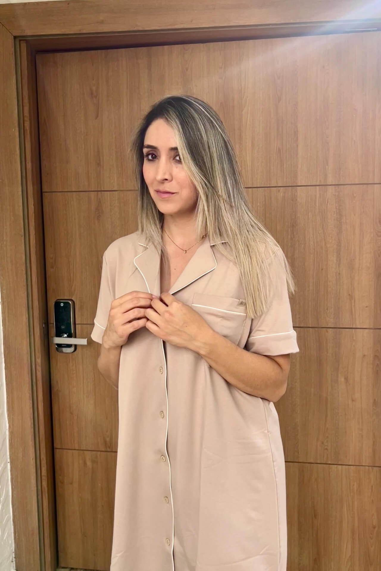 Pijama tipo camisero en tono camel con manga corta